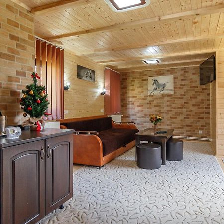 Hotel Centrul De Echitatie Poiana Brașov Exterior foto