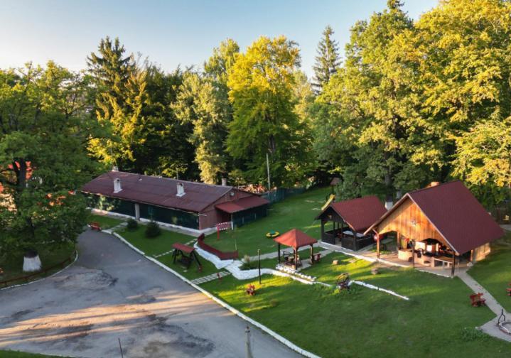 Hotel Centrul De Echitatie Poiana Brașov Exterior foto