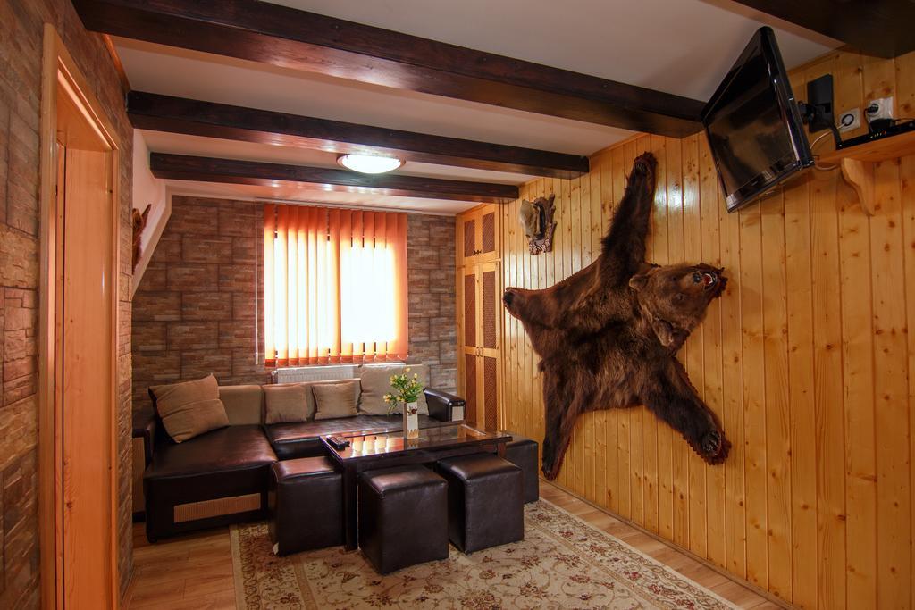 Hotel Centrul De Echitatie Poiana Brașov Exterior foto