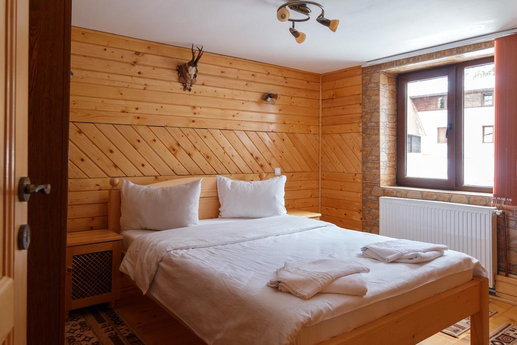 Hotel Centrul De Echitatie Poiana Brașov Exterior foto