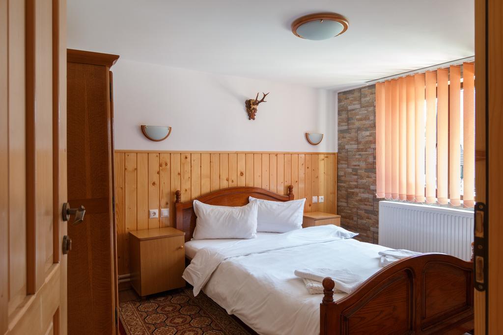 Hotel Centrul De Echitatie Poiana Brașov Exterior foto